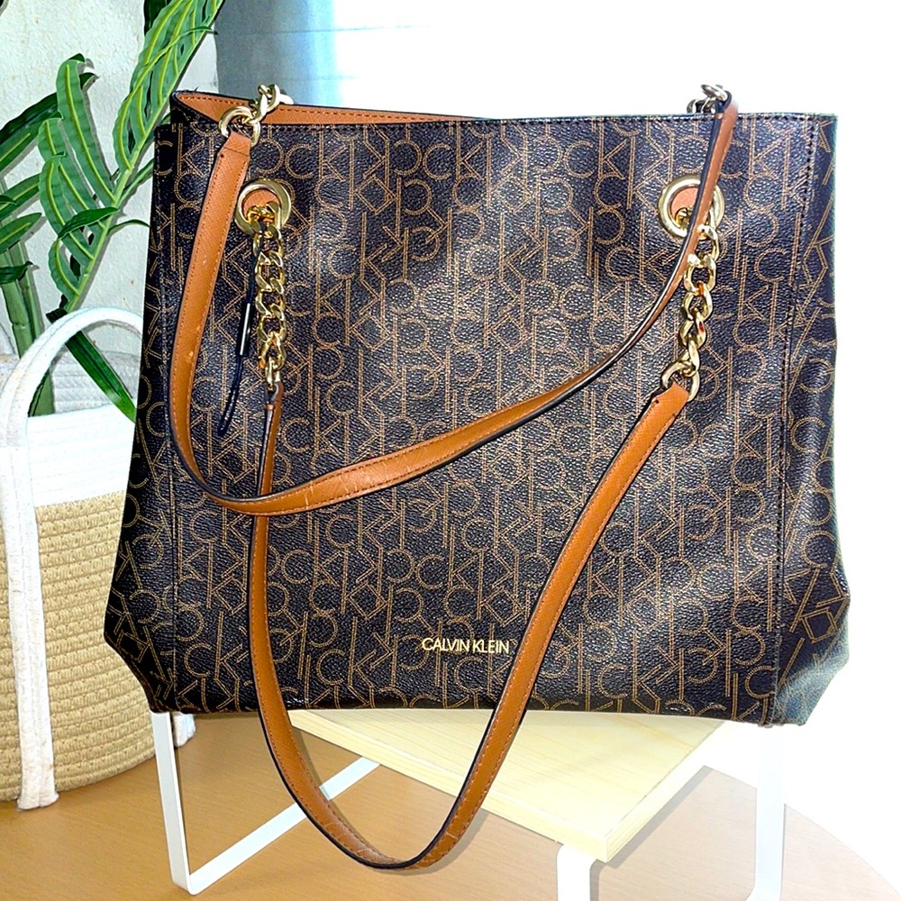 Woman hand bag